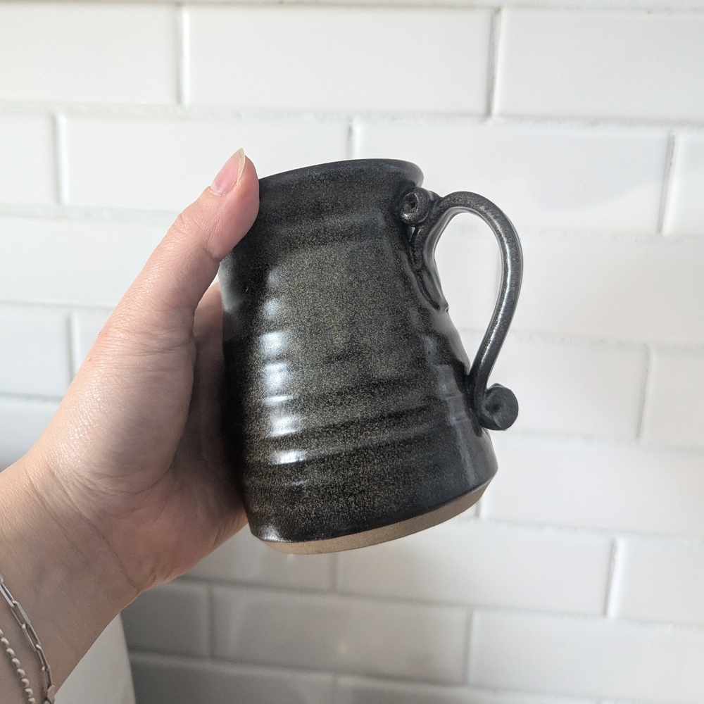 Handcrafted Ceramic Mug with Face Design - Black and Tan - Picture 3 of 3